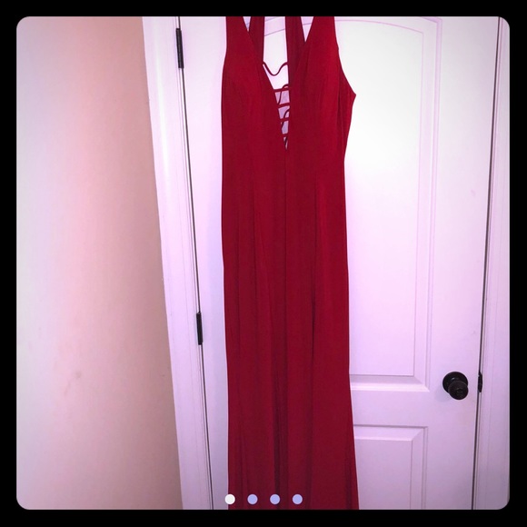 Red Gown - Picture 1 of 4